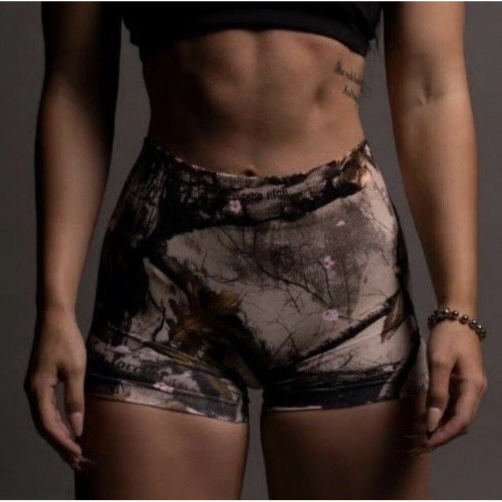 Darc Sport SHE Everson Katya Shorts L Cherry Blossom Woodland Camo Scrunch 4"